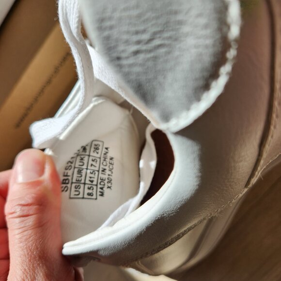 Men's Bruno Marc size 8.5 White sneakers - Picture 6 of 9